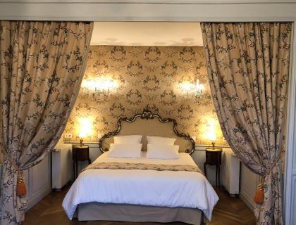 castel-saint-leonard-chambre-hotes-rotonde-lit-double.jpg
